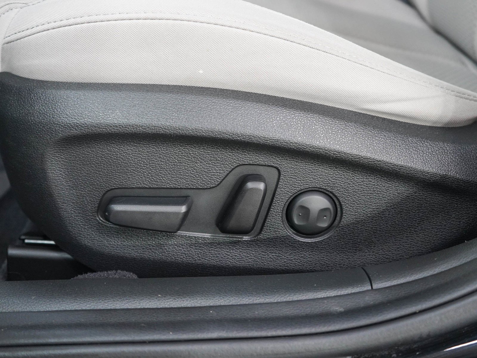 Used 2017 Phantom Black Hyundai Sport 2.4L image 25
