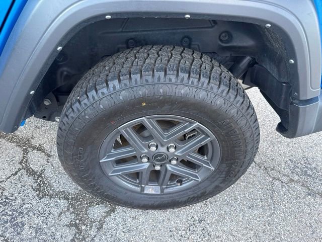 Used 2024  Jeep Sport S image 23