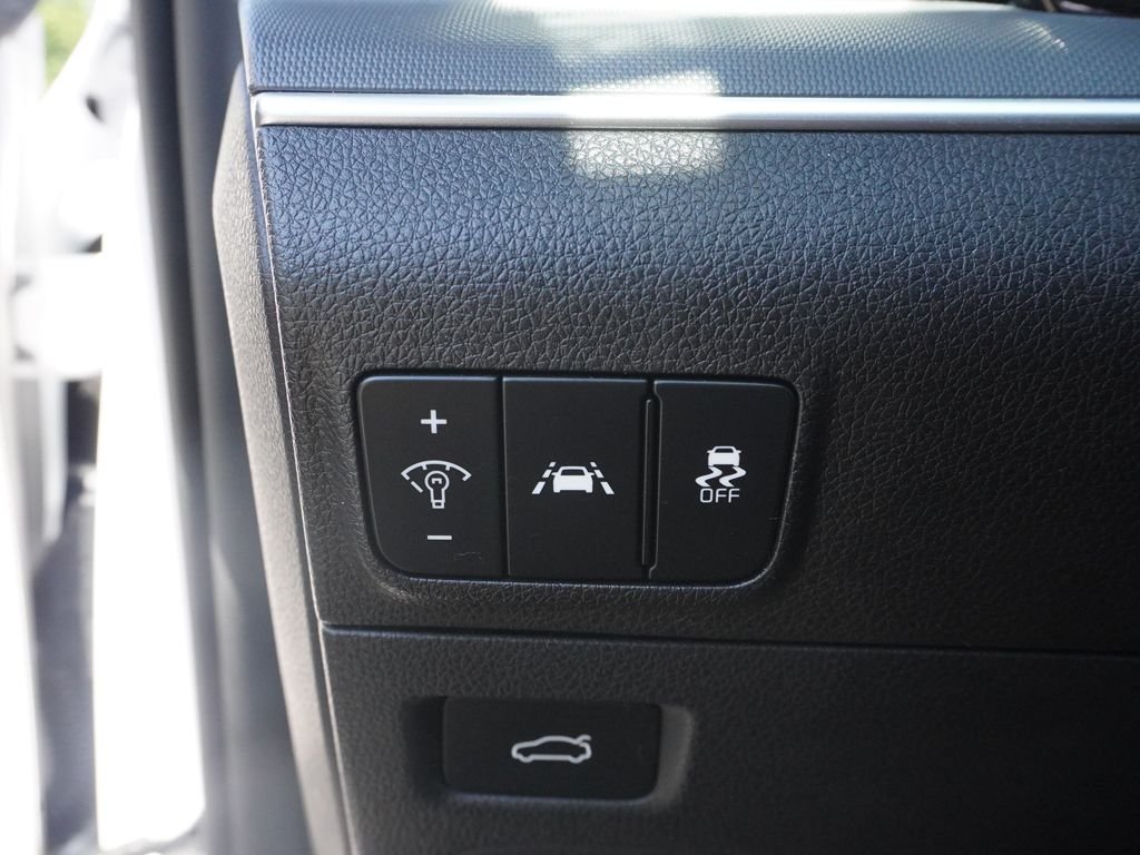 Used 2024 White Kia LXS image 32