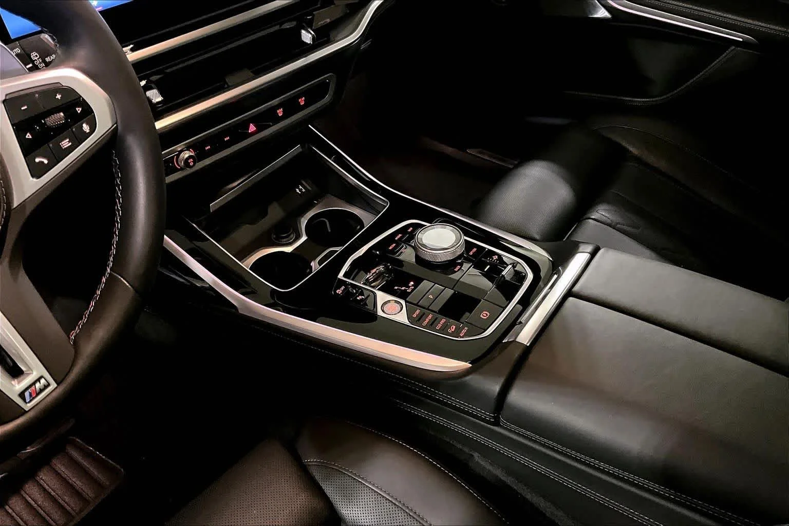 Certified Used 2025  BMW M60i image 16