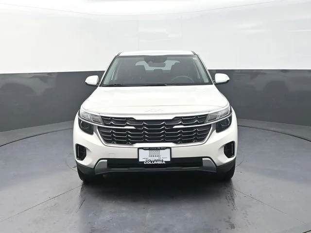 Used 2024 White Kia LX image 4