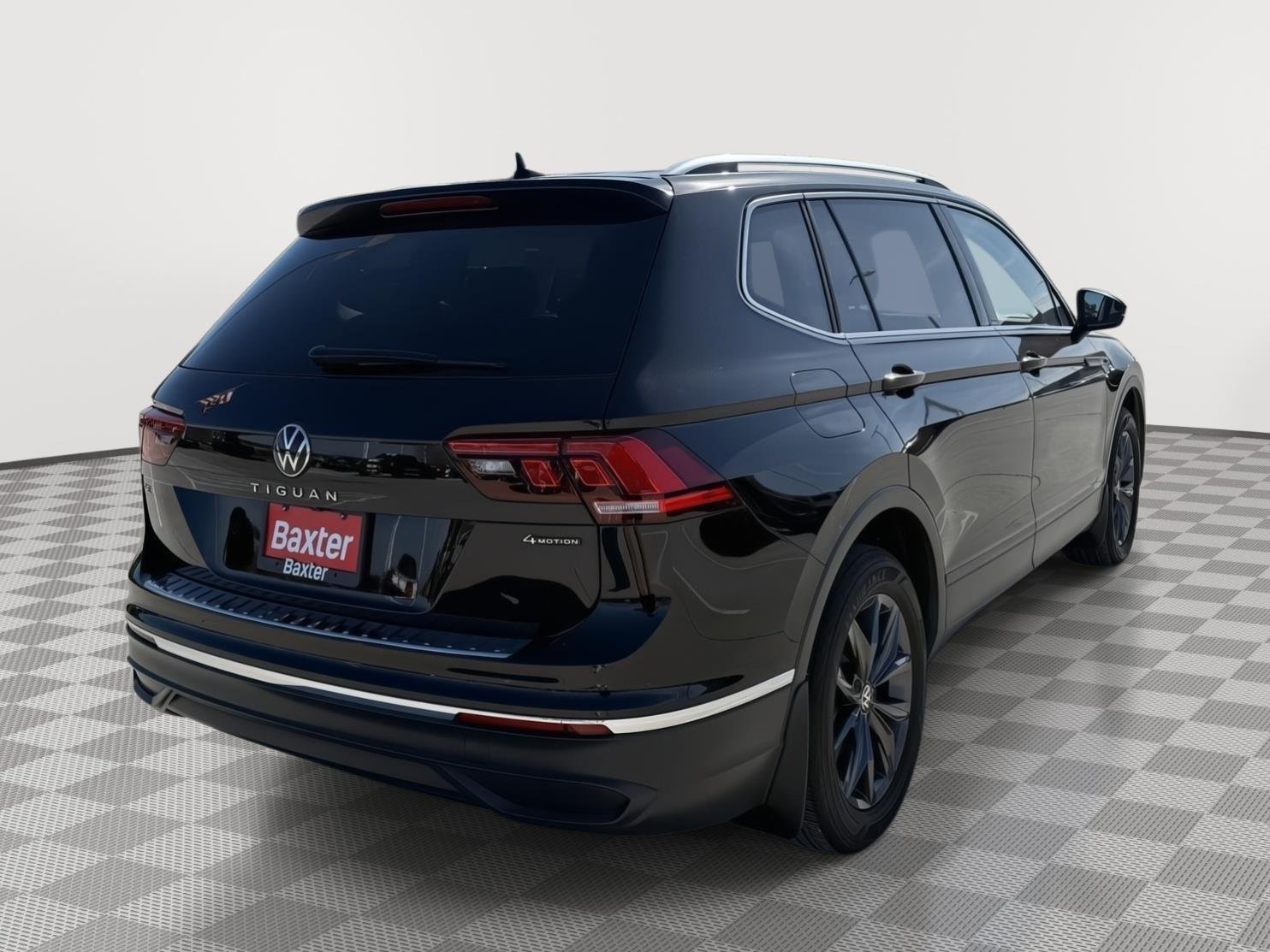 Used 2022 Deep Black Pearl Volkswagen SE image 5