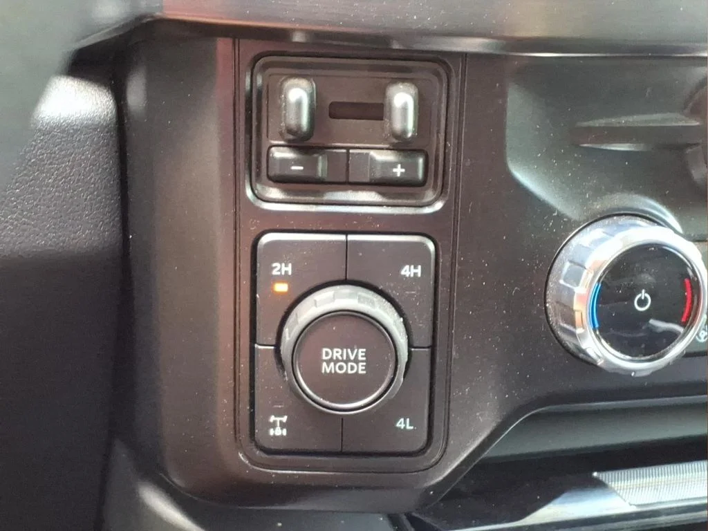 Used 2025 White Ford Lariat image 9