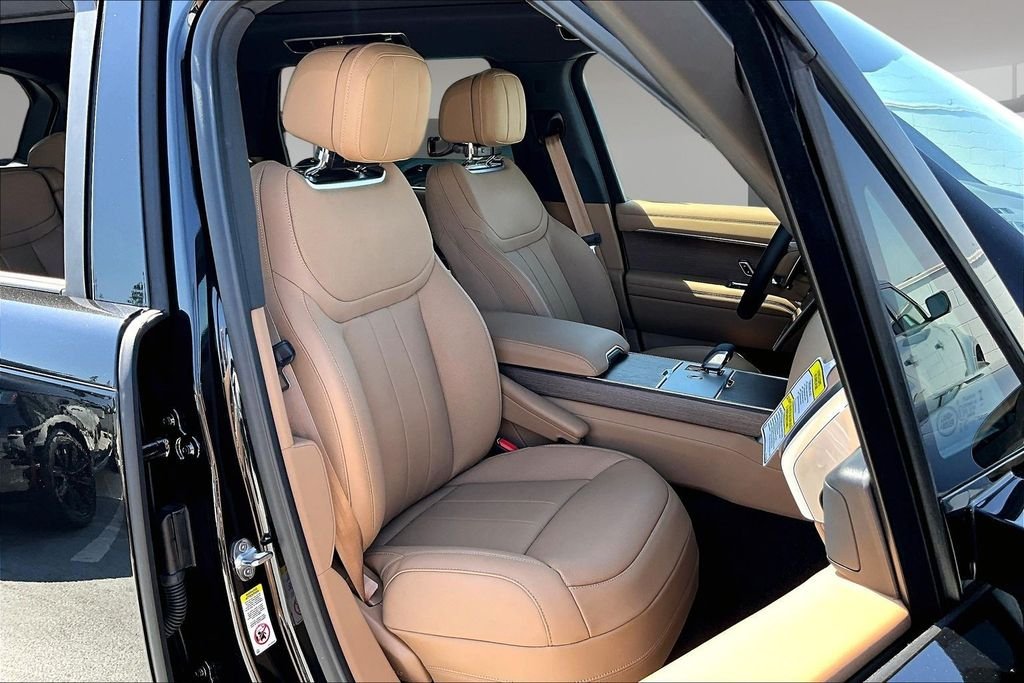 New 2026 SANTORINI BLACK Land Rover SE 7 Seats image 12