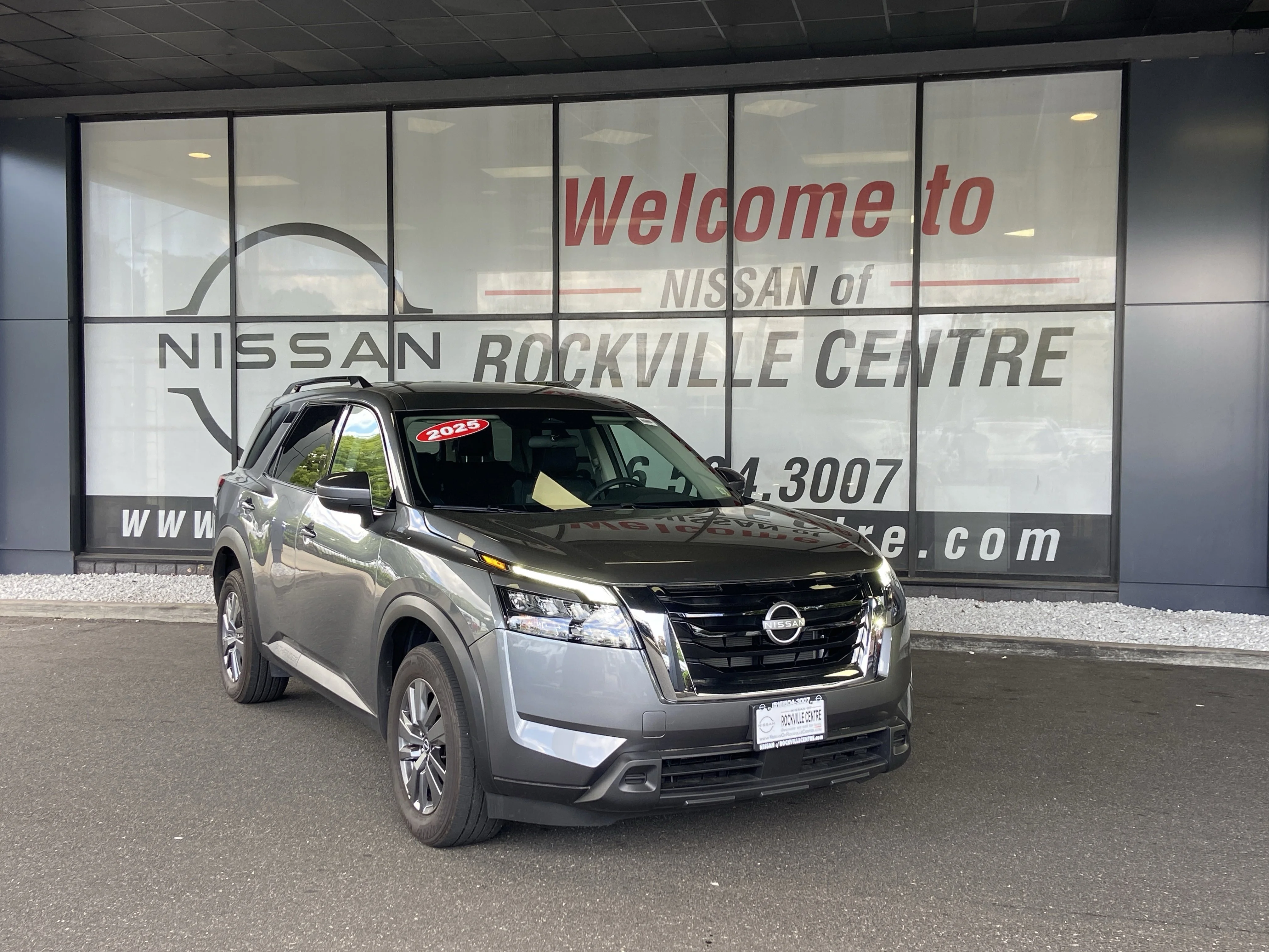 2025 Nissan Pathfinder SV 4WD's photo