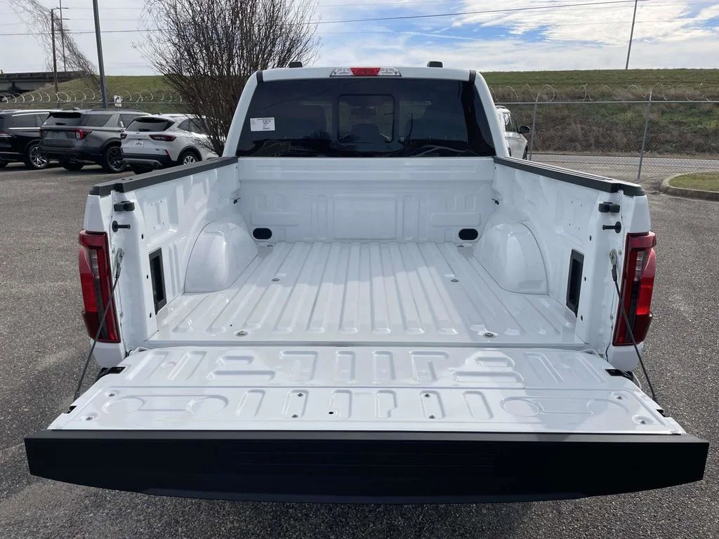 New 2026 Oxford White Ford XLT image 10