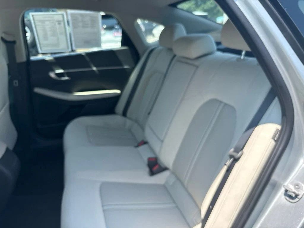 Used 2025 Silver Hyundai SEL image 27