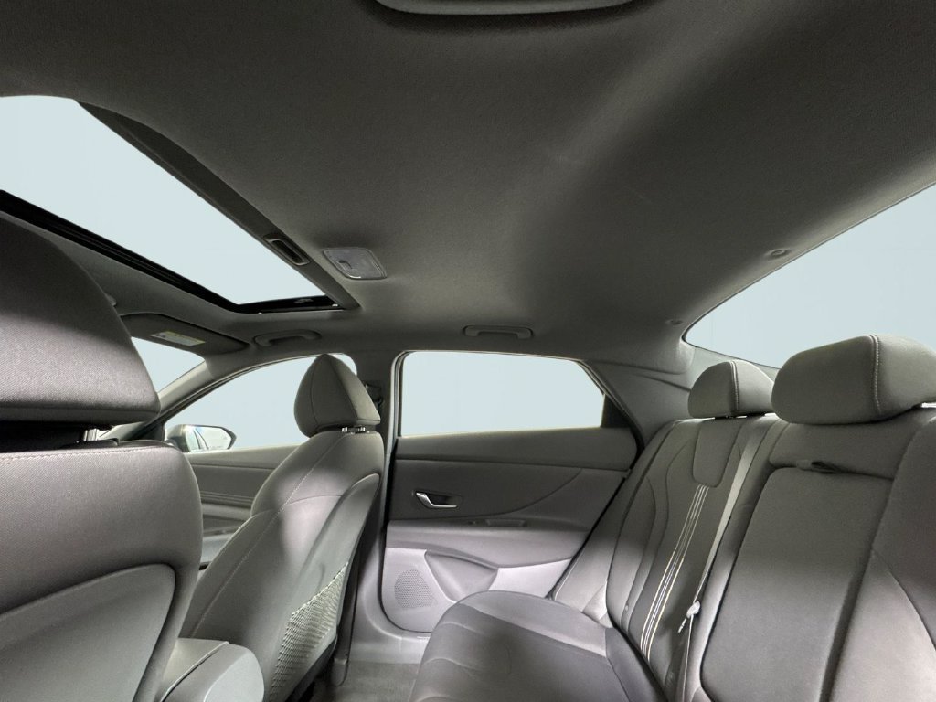 Used 2025 Gray Hyundai SEL Convenience image 13