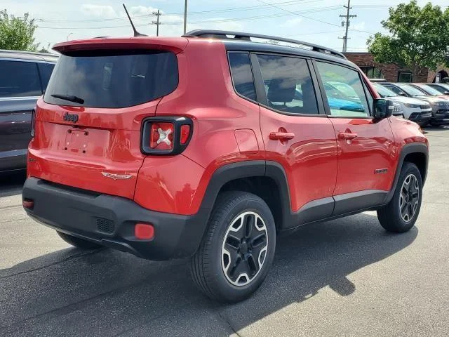 Used 2015 Colorado Red Jeep Trailhawk image 3