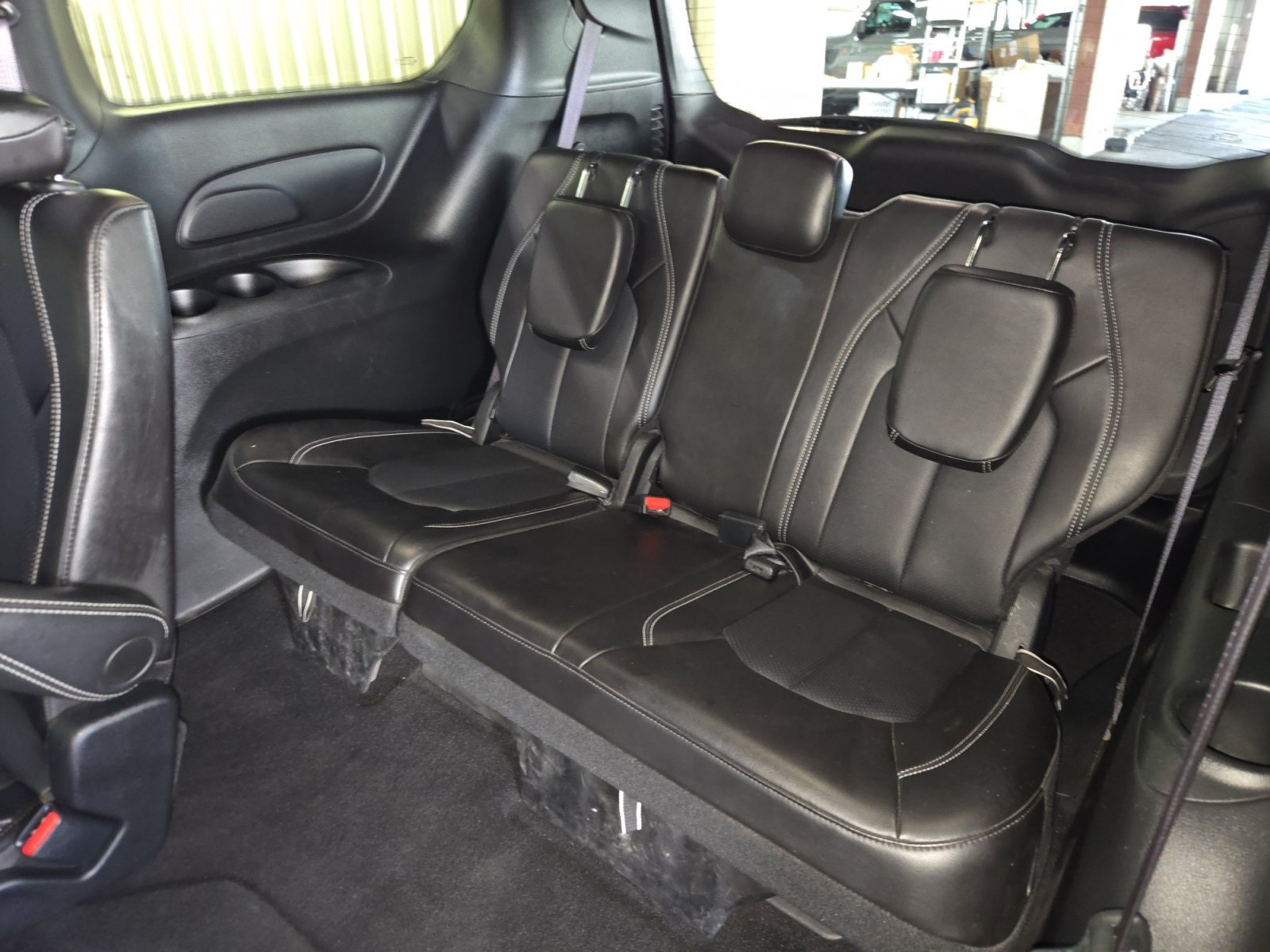 Used 2025 Diamond Black Crystal Pearlcoat Chrysler Select image 22