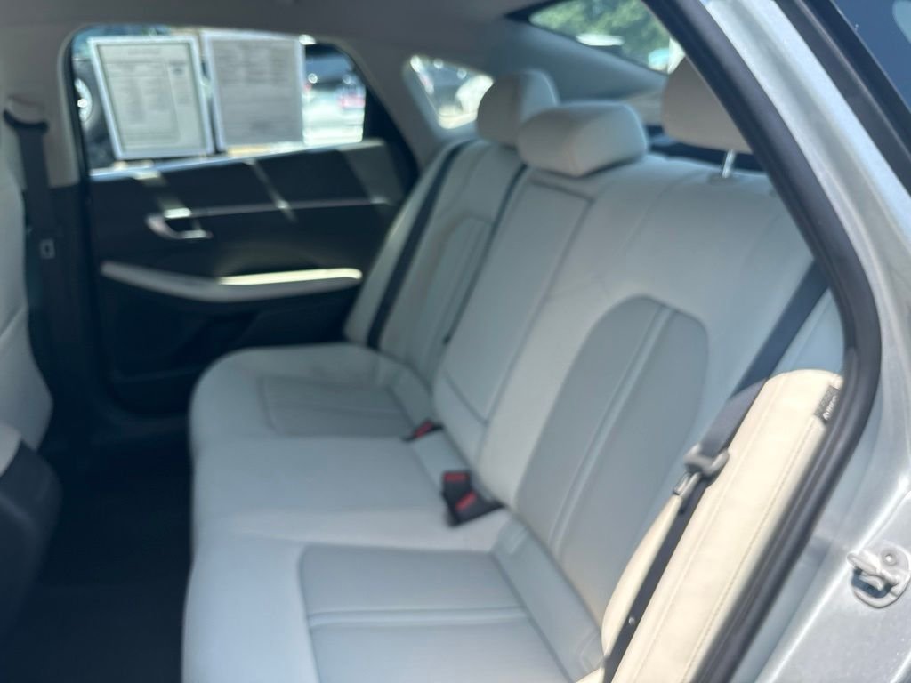 Used 2025 Silver Hyundai SEL image 27
