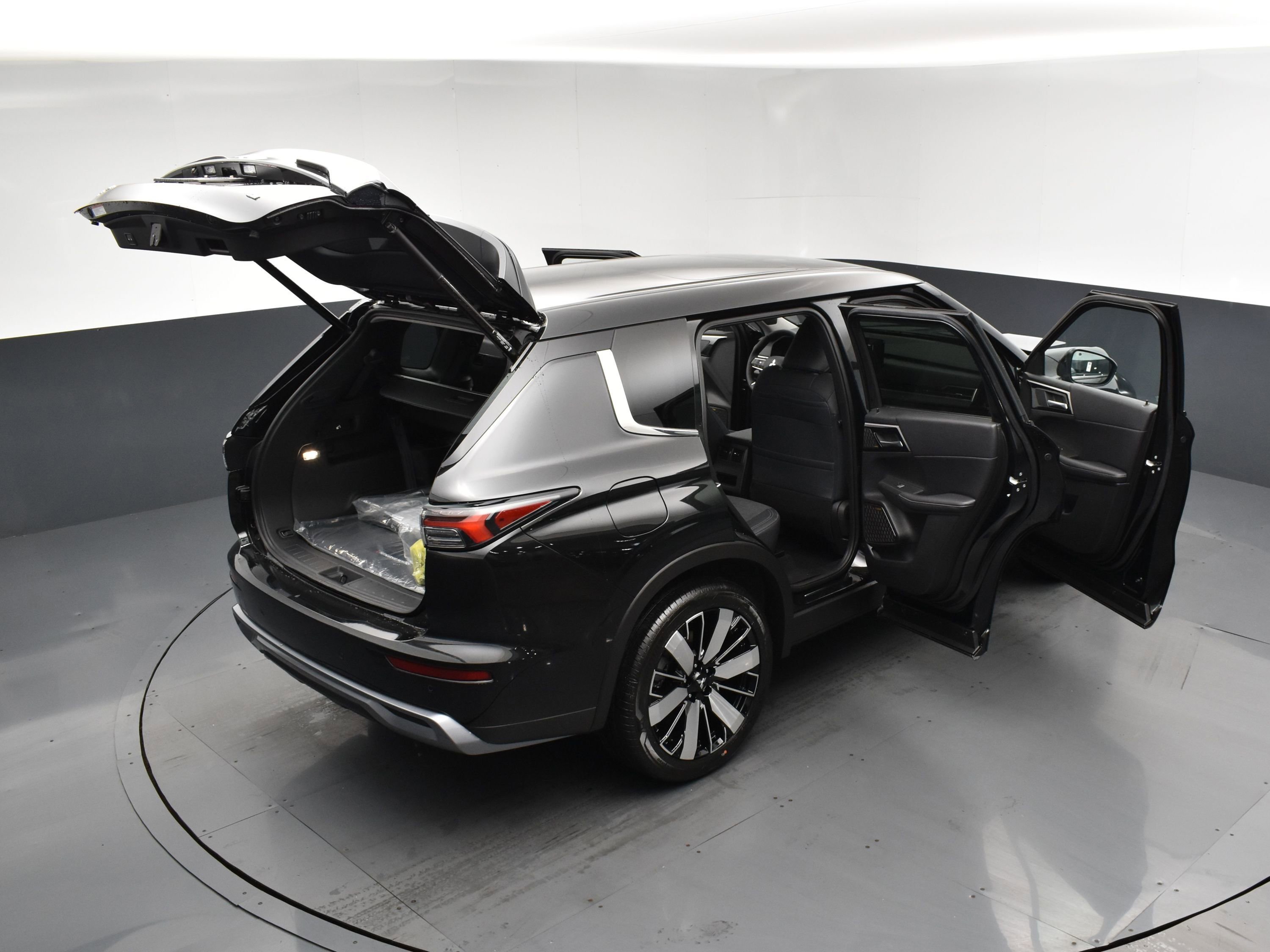 New 2026 Black Diamond Mitsubishi SE image 29
