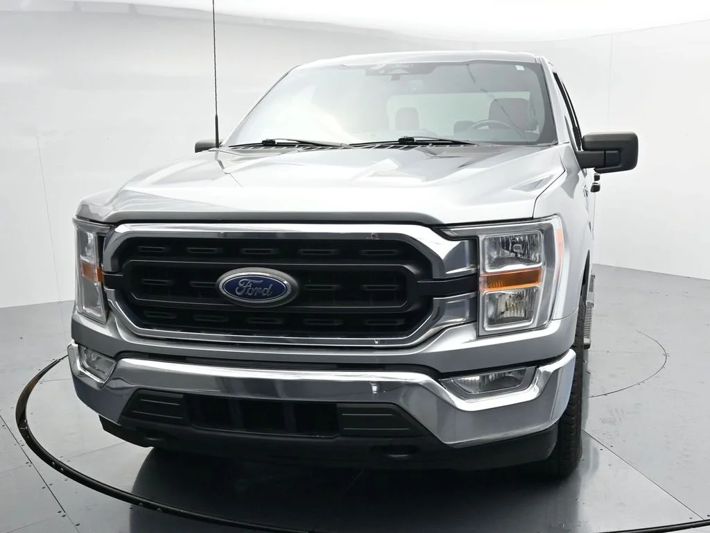 Used 2022 Silver Ford XLT image 2