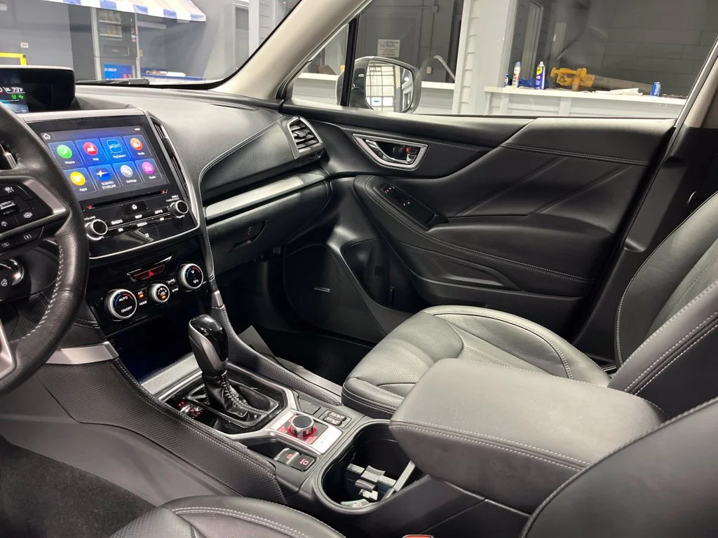 Used 2020 Crystal White Pearl Subaru Limited image 14