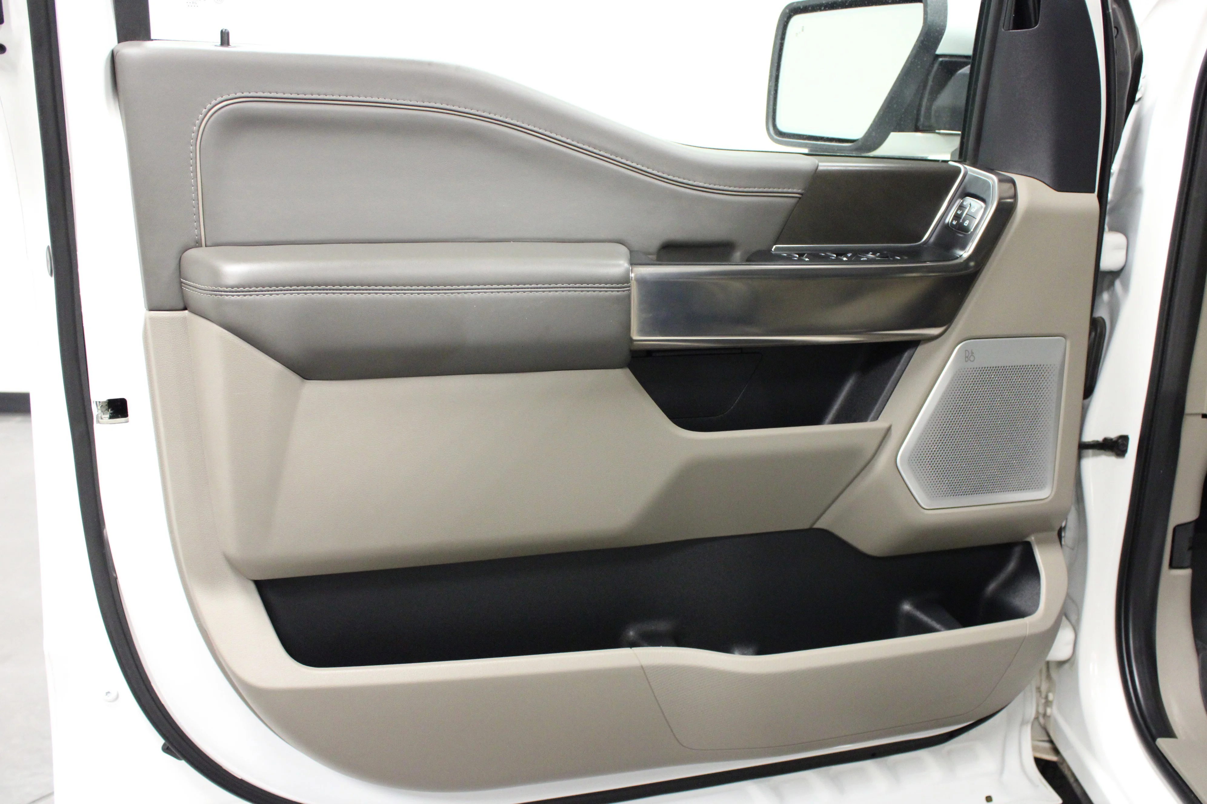 Used 2024 Star White Metallic Tri-Coat Ford Platinum image 11