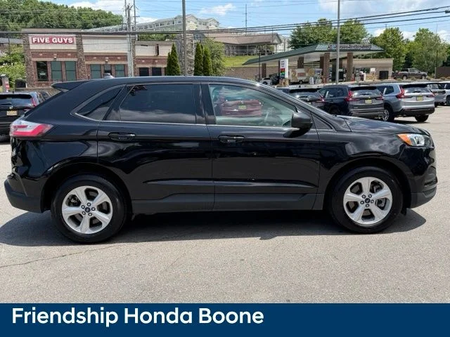 Used 2022 Black Ford SE image 4