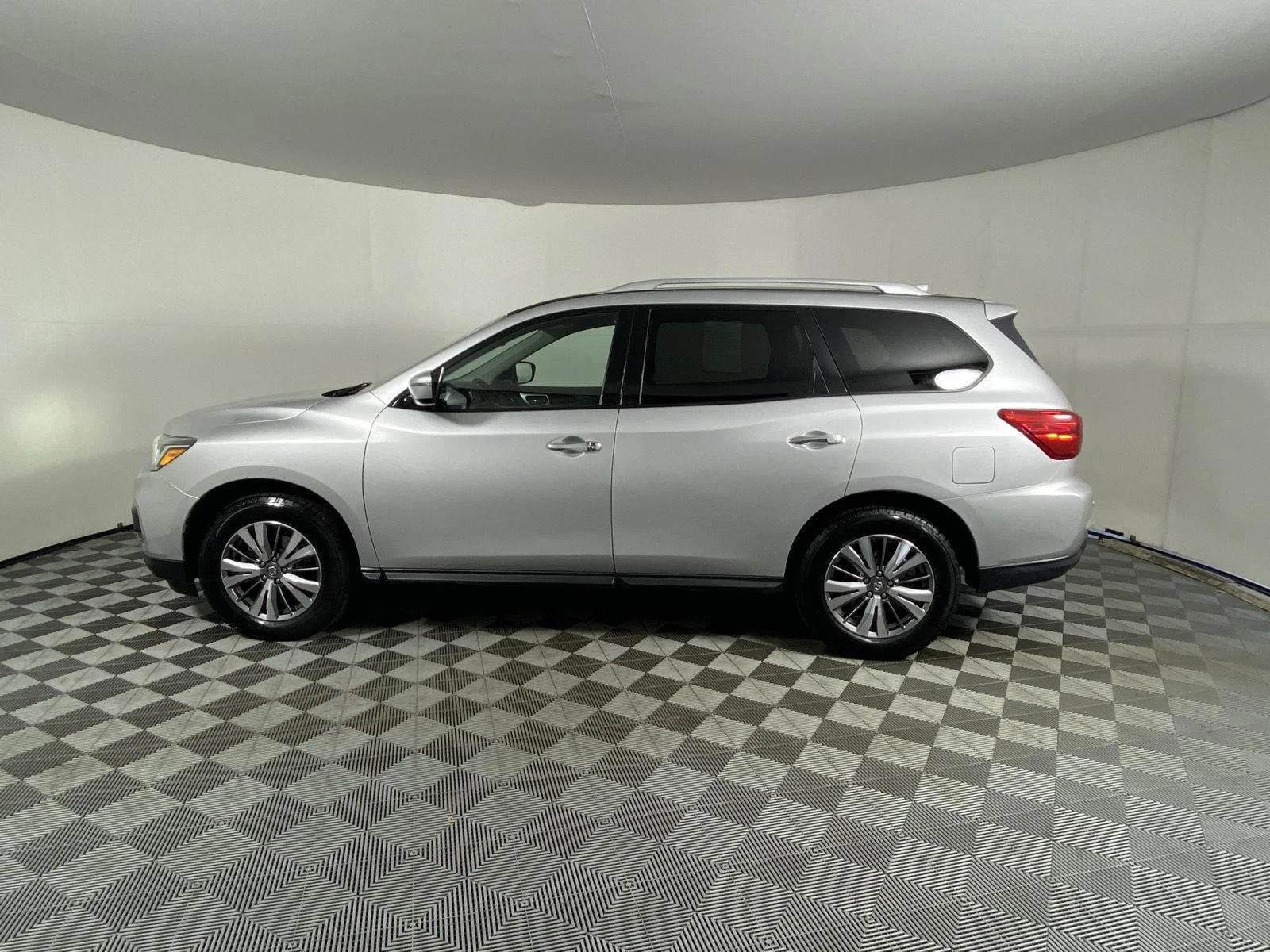Used 2019 Brilliant Silver Metallic Nissan SV image 4
