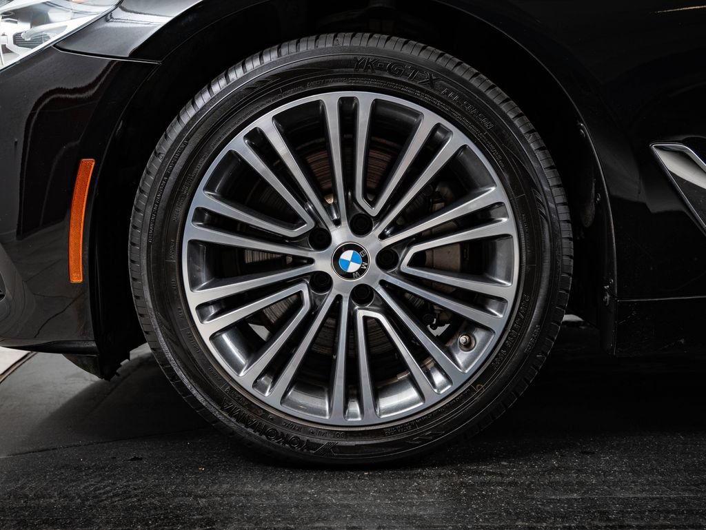 Used 2019 Jet Black BMW 540i image 13
