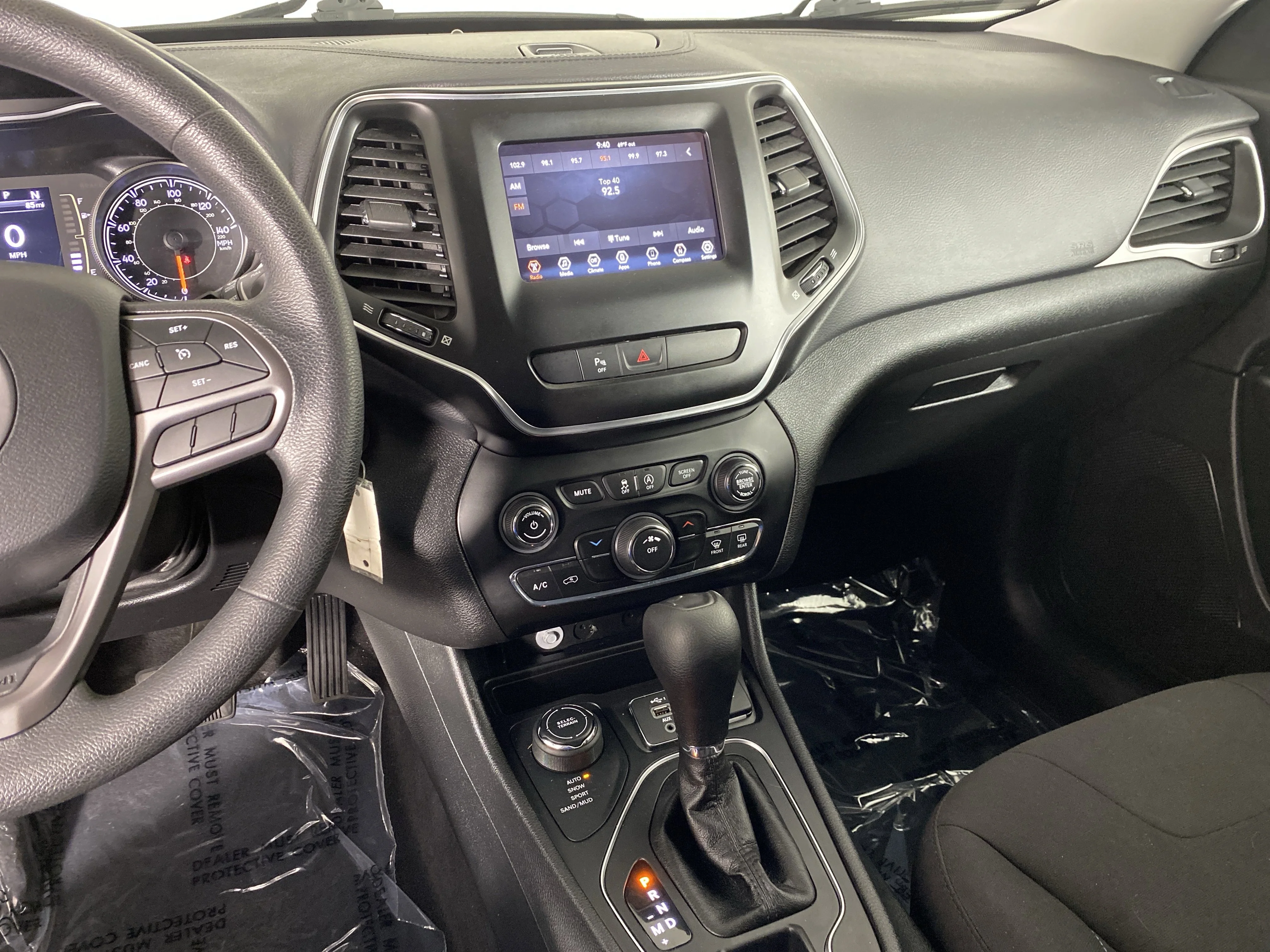 Used 2019 Light Brownstone Pearlcoat Jeep Latitude image 26