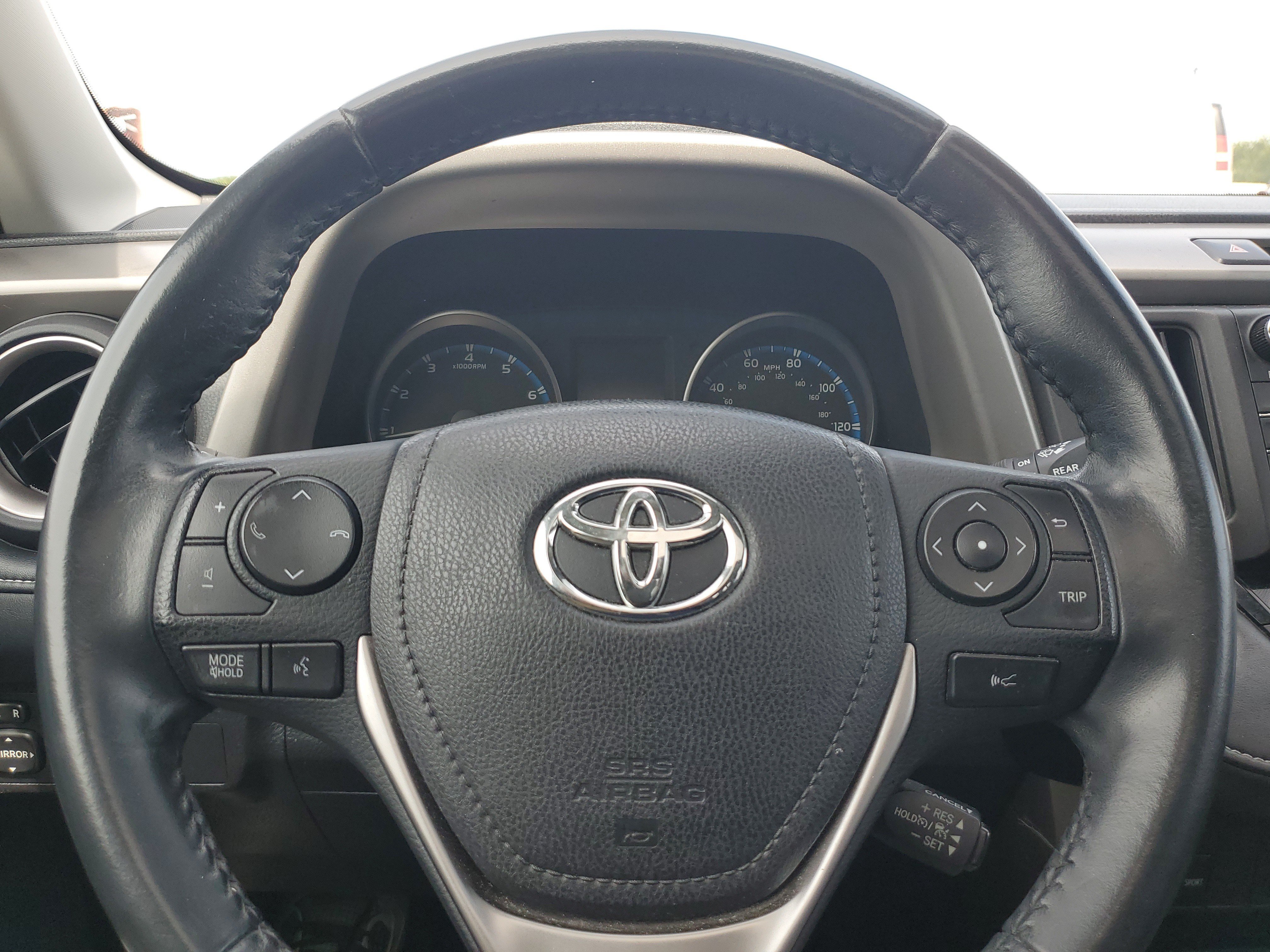 Used 2018 Magnetic Gray Metallic Toyota XLE image 23
