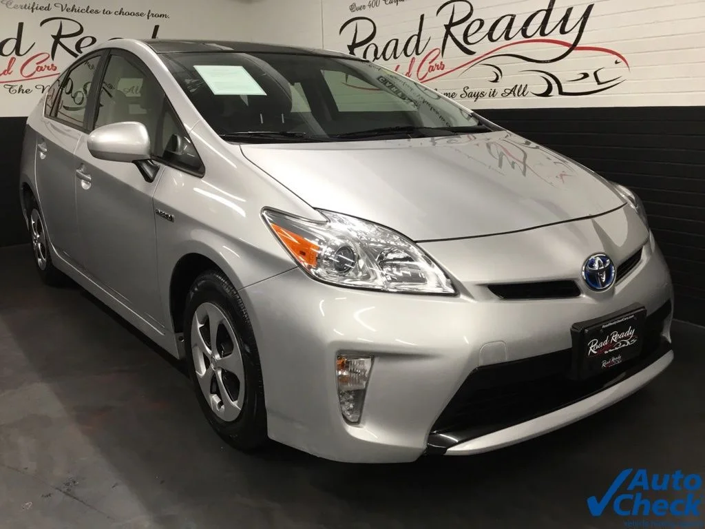 Used 2015 Silver Toyota Three image 3