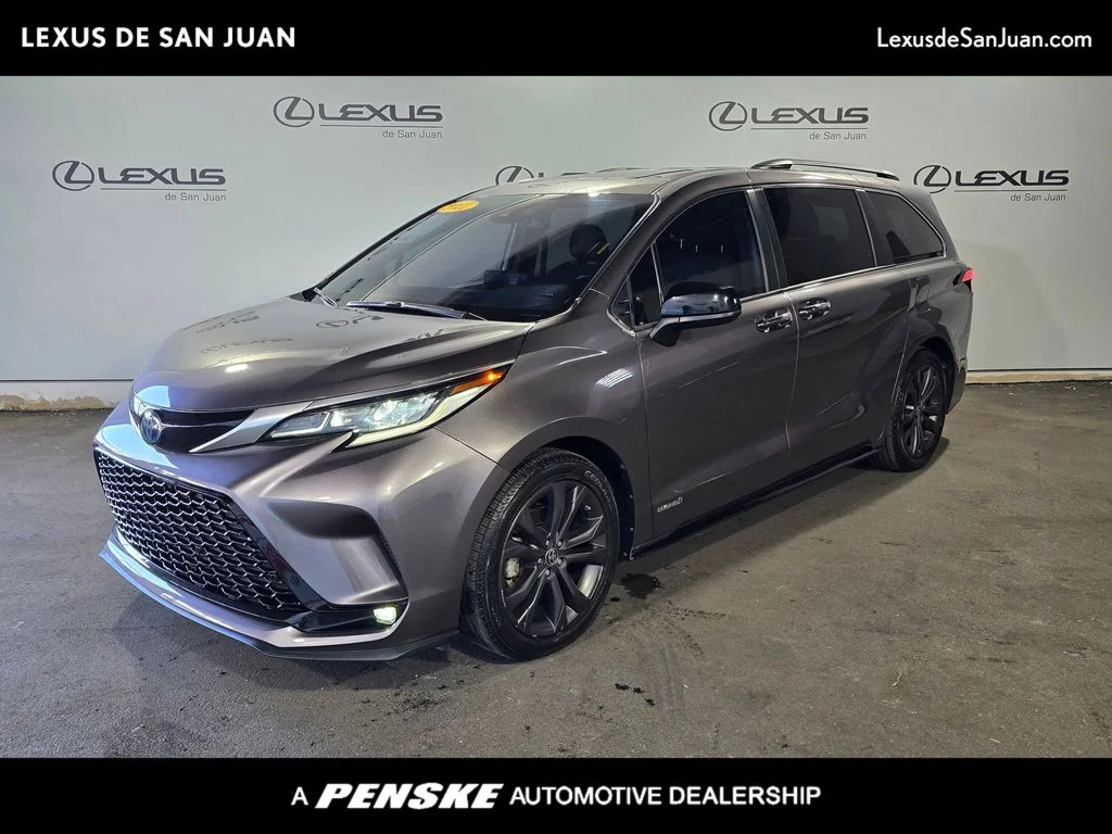 2021 Toyota Sienna XSE 7-Passenger Hybrid FWD's photo