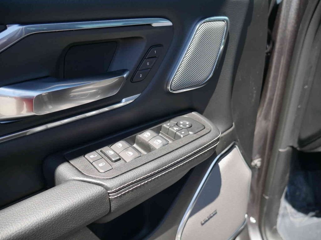 New 2026 Granite Crystal Metallic Clear-Coat Exterior Paint RAM LARAMIE image 28