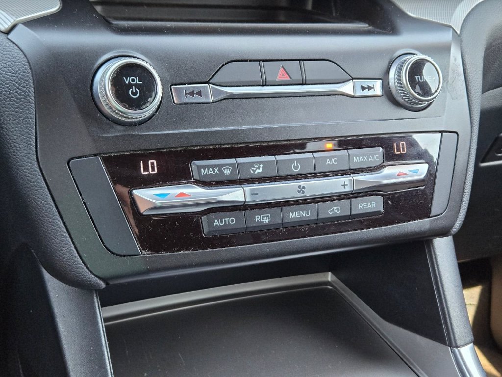 2020 Ford Explorer XLT - Photo 28