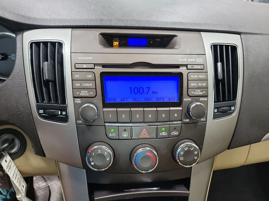 Used 2010 Beige Hyundai GLS image 4