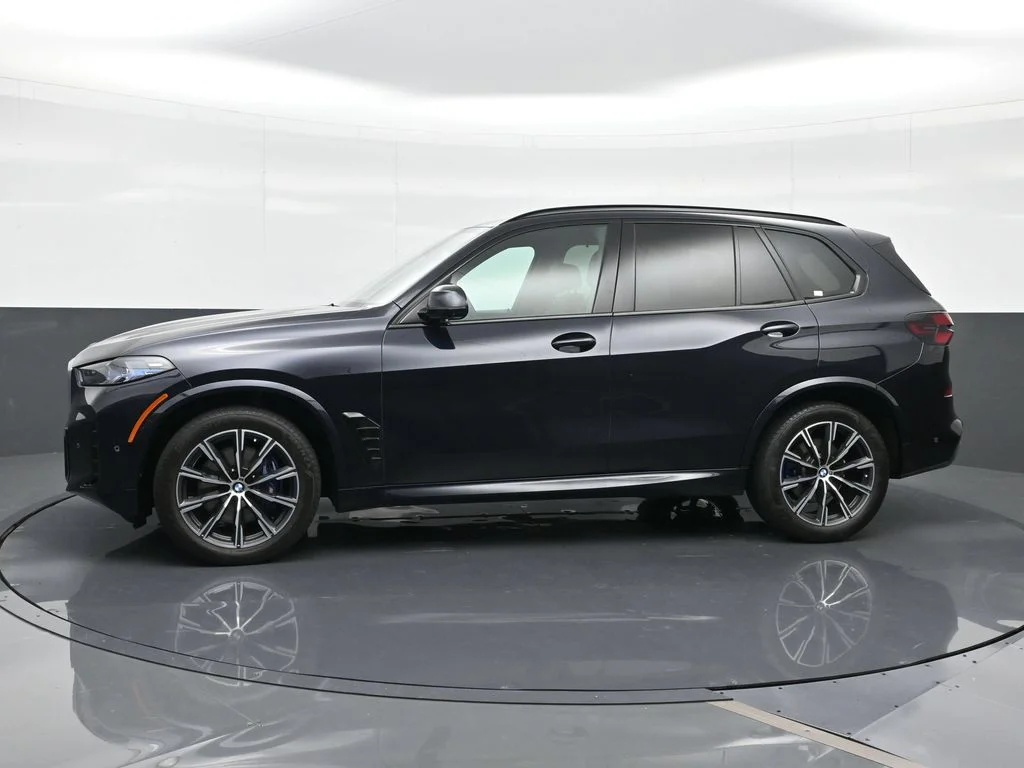 Used 2024 Black BMW xDrive40i image 5
