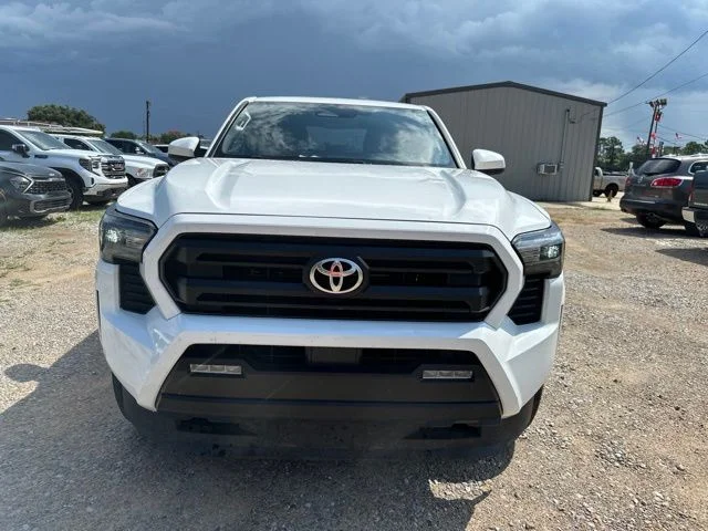 Used 2025 White Toyota SR5 image 3
