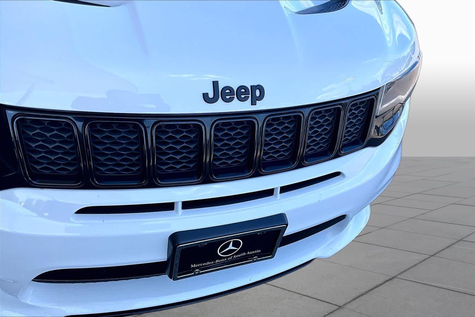Used 2018 Bright White Clearcoat Jeep SRT image 29