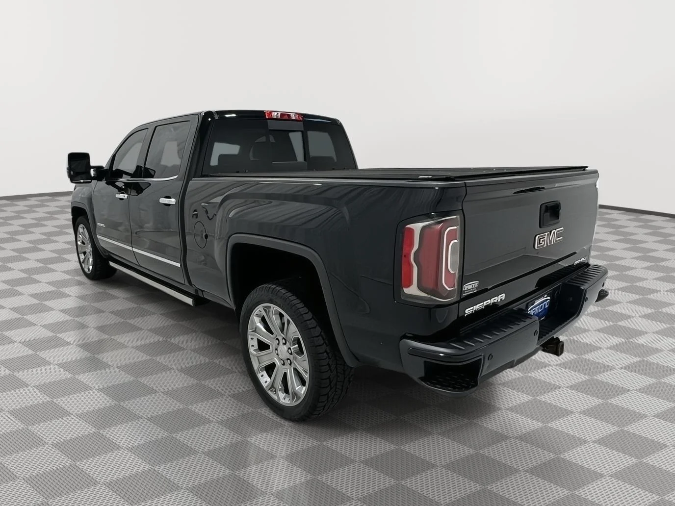 Used 2018 GMC Sierra 1500 Denali Denali with VIN 3GTU2PEJ3JG105974 for sale in Alexandria, Minnesota