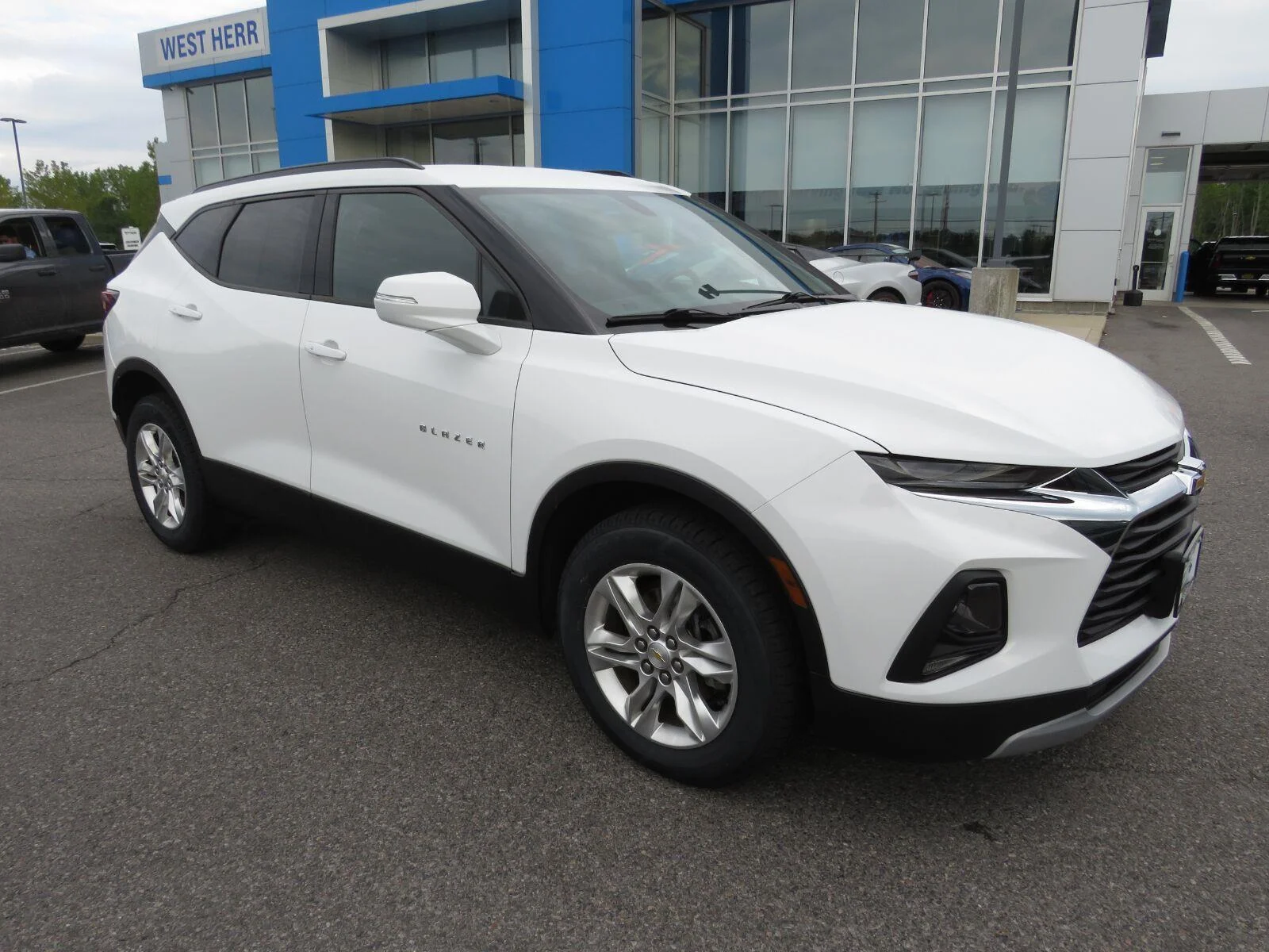Used 2019 SUMMIT WHITE Chevrolet 4DR AWD LT image 3