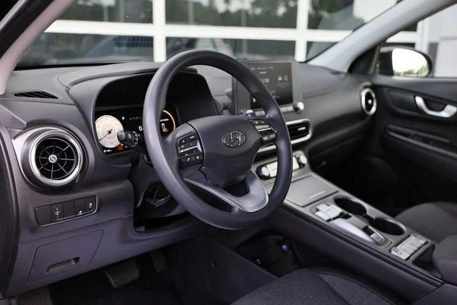 Used 2023 Ultra Black Hyundai SE image 19