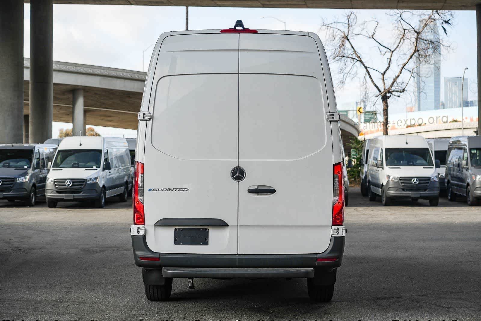 New 2025 Arctic+White Mercedes-Benz Cargo 170WB High Roof 113kw Battery RWD HO Motor image 7