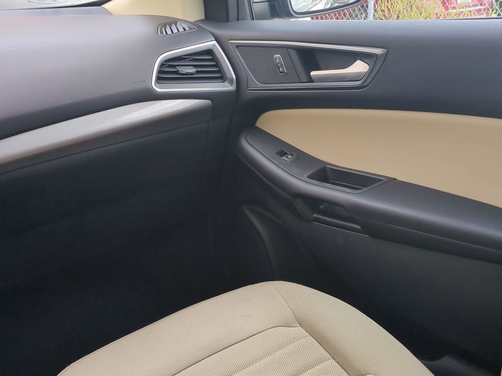2021 Ford Edge SE - Photo 19