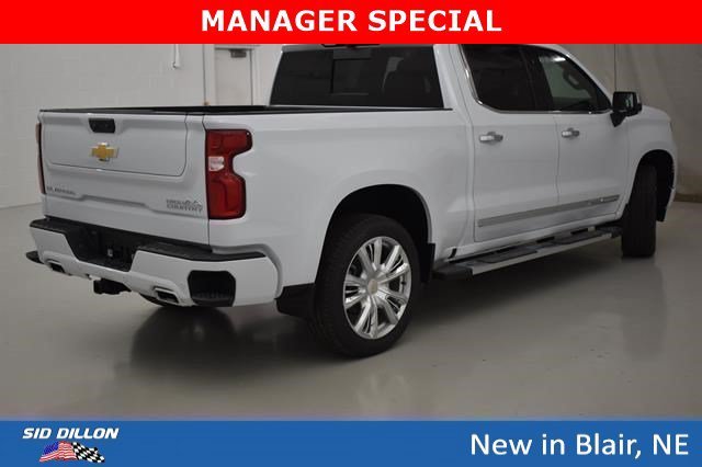 New 2026 Polar White Tricoat Chevrolet High Country image 15