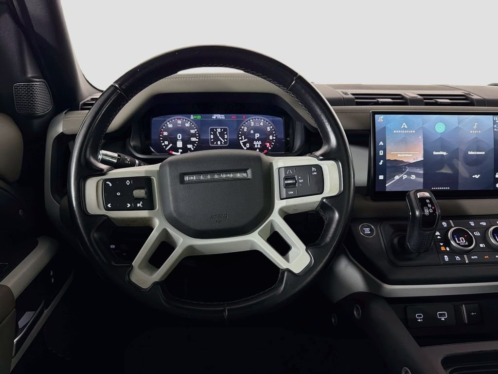 Used 2022 Green Land Rover S image 24