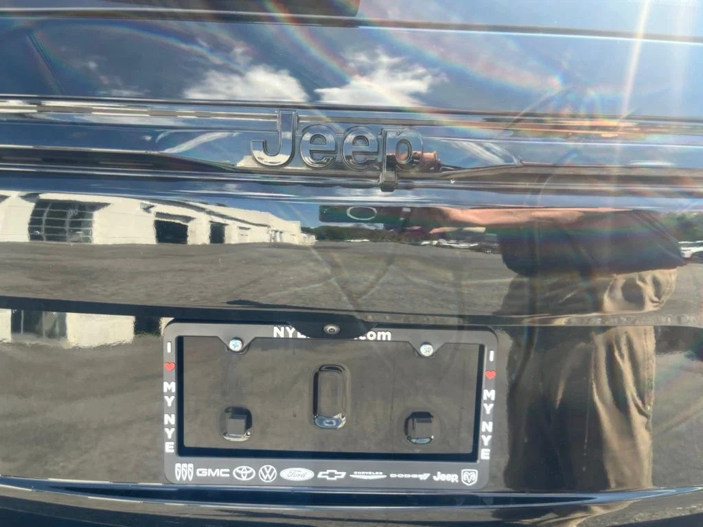 Used 2023 Black Jeep Altitude X image 30