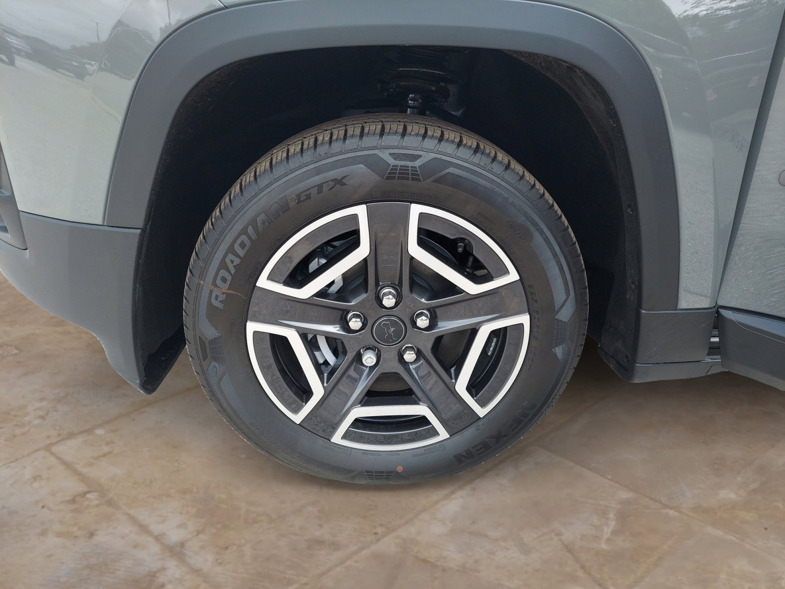 New 2026 Sting-Gray Clearcoat Jeep Laredo image 28