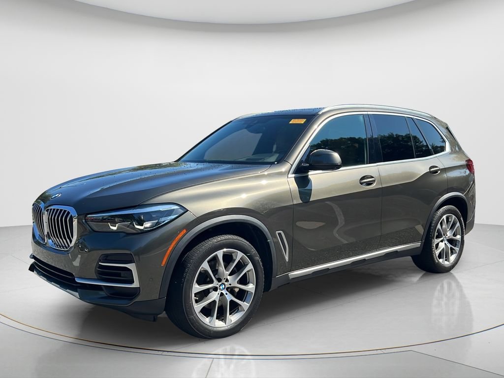 Used 2022 Green BMW sDrive40i image 1