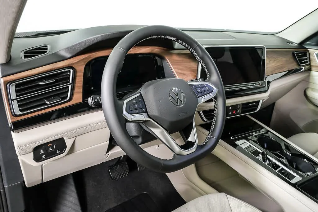 New 2026 Avocado Green Pearl Volkswagen 2.0T SE w/Technology image 4