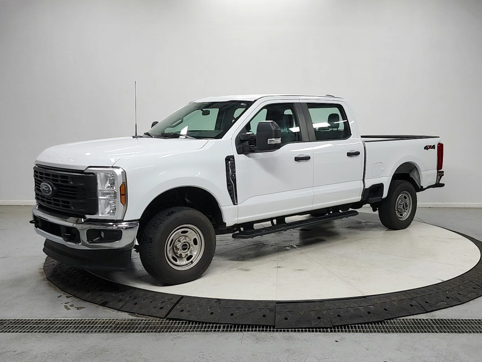 Used 2024 Oxford White Ford XL image 3