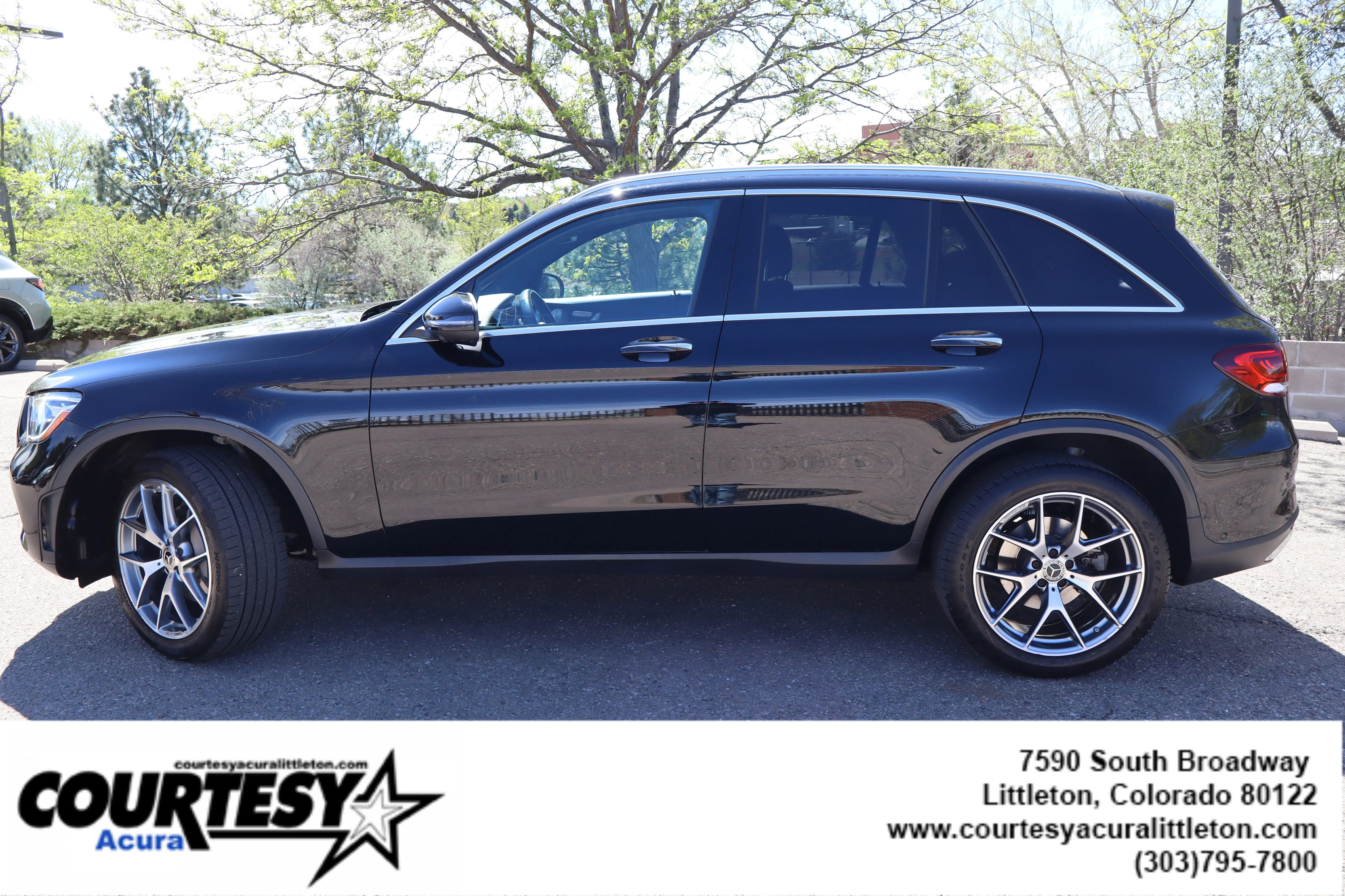 Used 2021 Black Mercedes-Benz GLC 300 image 3