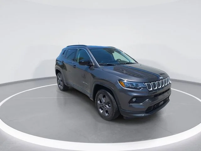 Used 2022 Gray Jeep Latitude Lux image 2