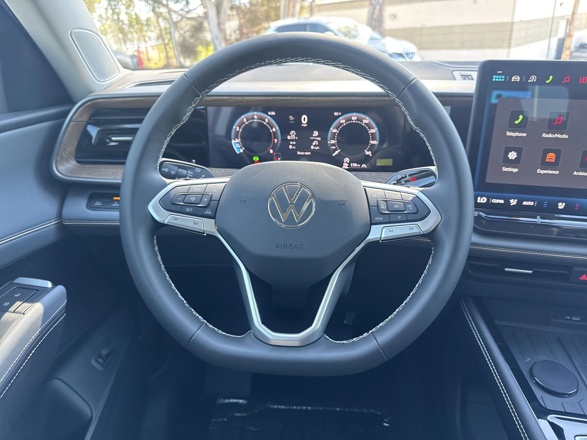 New 2027 Deep Black Pearl Volkswagen SE w/Technology image 17