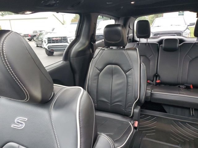 Used 2025 White Chrysler Limited image 14