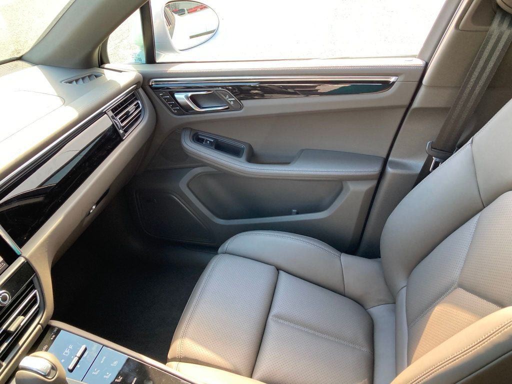 2025 Porsche Macan - Photo 20