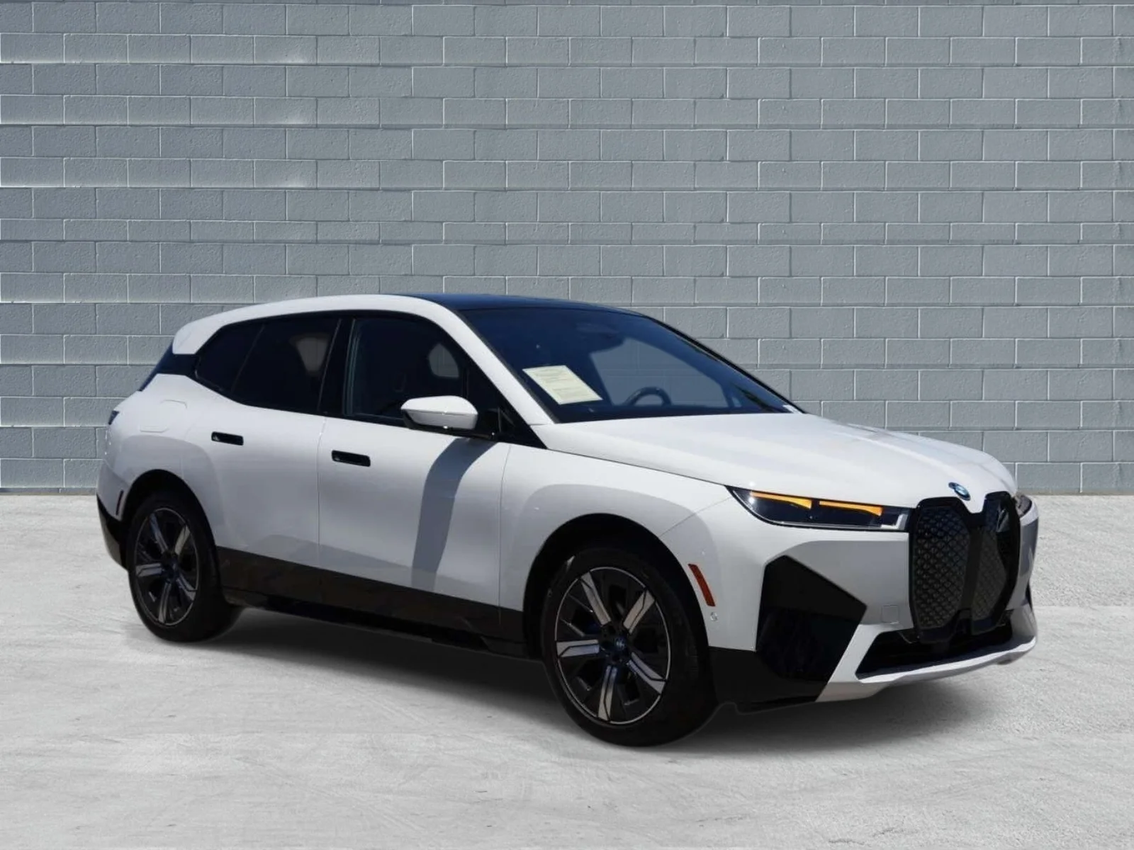 Used 2024 Alpine White BMW xDrive50 Sports Activity Vehicle image 1